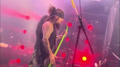 Nos stadiums shoot sur le concert de KorN. Regardez bien ils sont en bas…